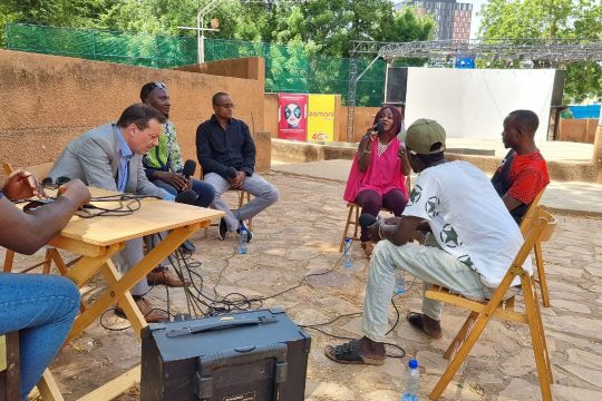 Les invités de à l'émission " Tous à la fada " au CCFN Jean Rouch de Niamey / Studio Kalngou