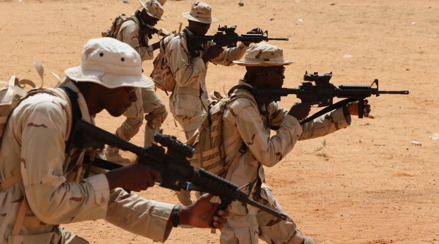 Feature image Des militaires nigériens en plein exercice lors du flintlock à Tahoua en 2018.