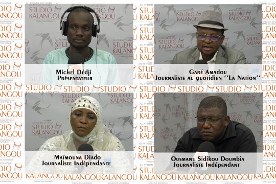 Les invités au forum de la presse sur le plateau du Studio Kalangou