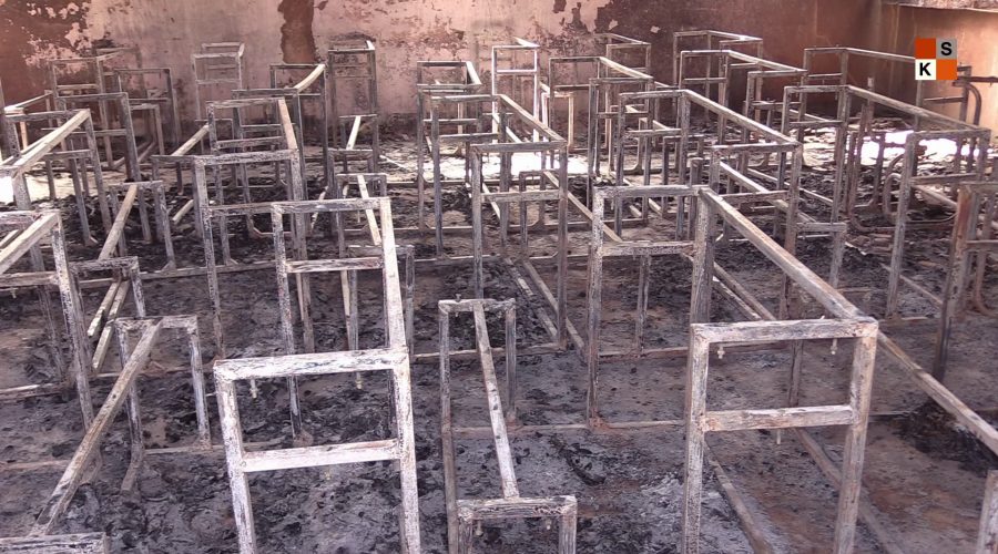 Feature image Des tables banc calciné à l'école primaire Pays-Bas de Niamey en avril 2021