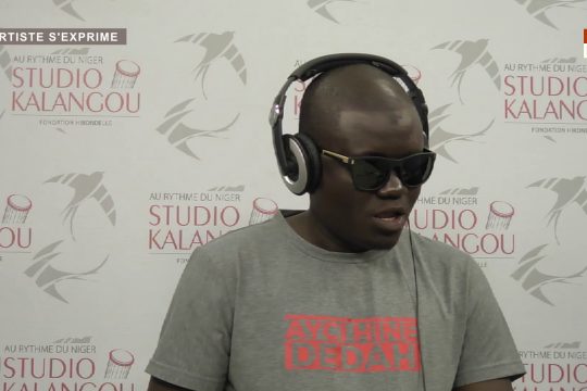 Dj Maitchinga sur le plateau de l'artiste s'exprime