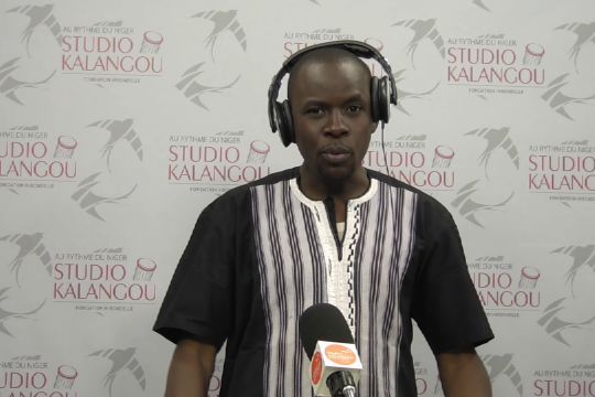 Nassirou Bodo sur le plateau de l'artiste s'exprime