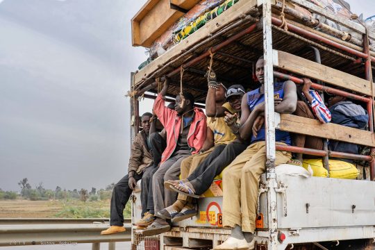 Des personnes dans un véhicule de transport / CC-Gustave Deghilage / Source : flickr.com