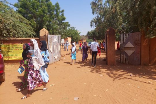 Des scolaires sortant du CEG Yantala 1 de Niamey
