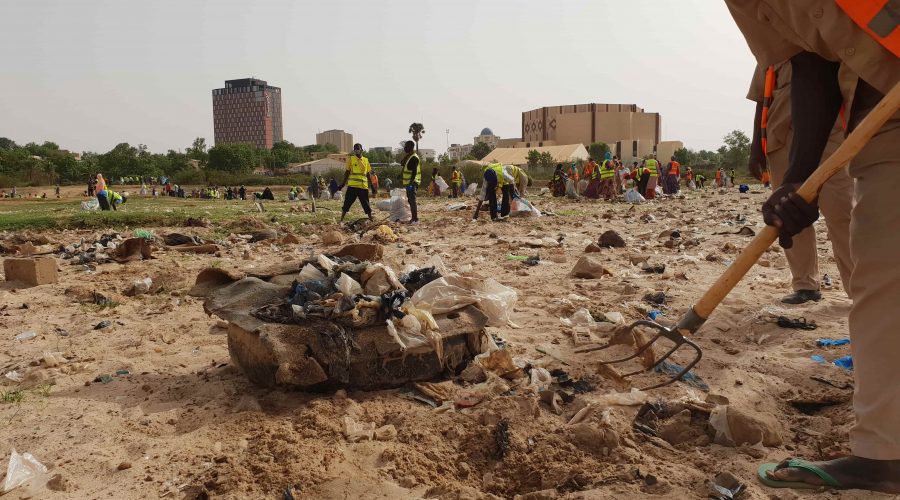 Feature image Nettoyage des berges du fleuve Niger, Niamey le 13 juin 2020.