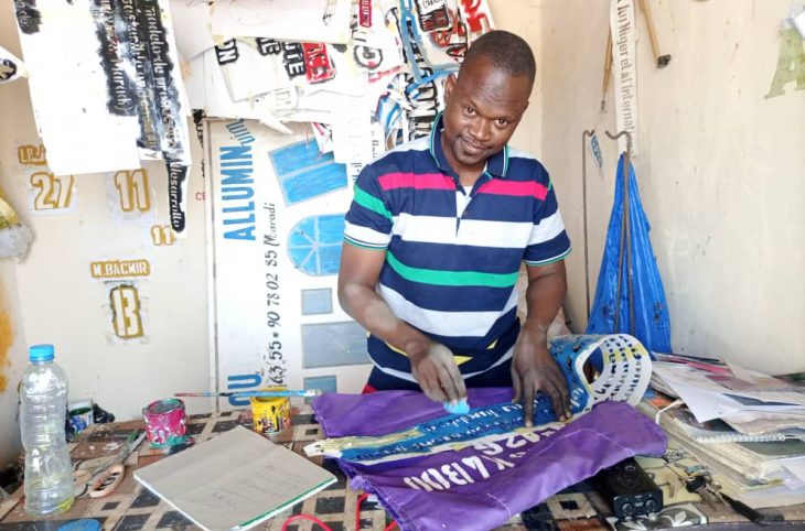Portrait de Issouf Souley artiste peintre de Maradi