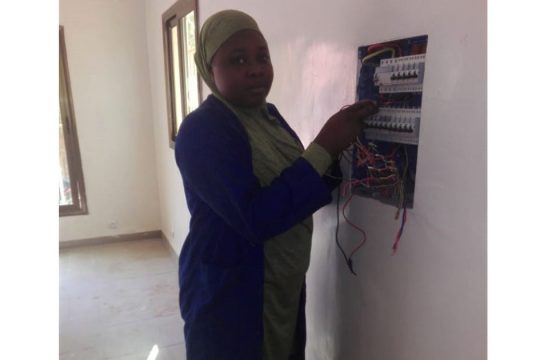 Photo de Nana firdawssi jeune électricienne à Niamey