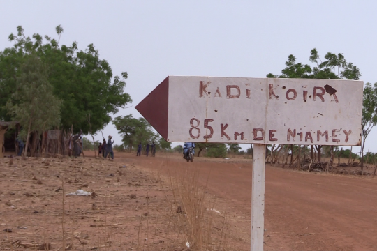 Plaque d'entrer dans le village de Kadi koira, situé à 85KM de Niamey