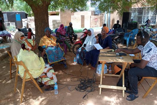 Enregistrement de tous à la fada à la foire inclusive des femmes handicapées locomotrices du Niger au quartier Bandabari de Niamey