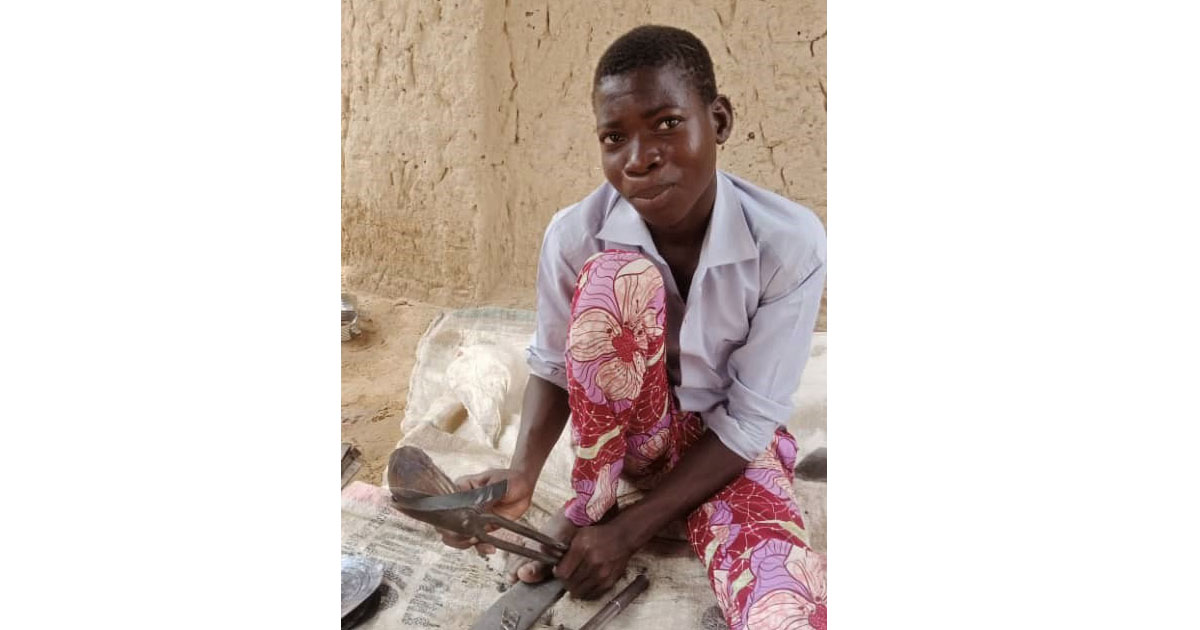 Le portrait à Fillingué, de Chaïbou  Assoumana,  un jeune confectionneur de tamis