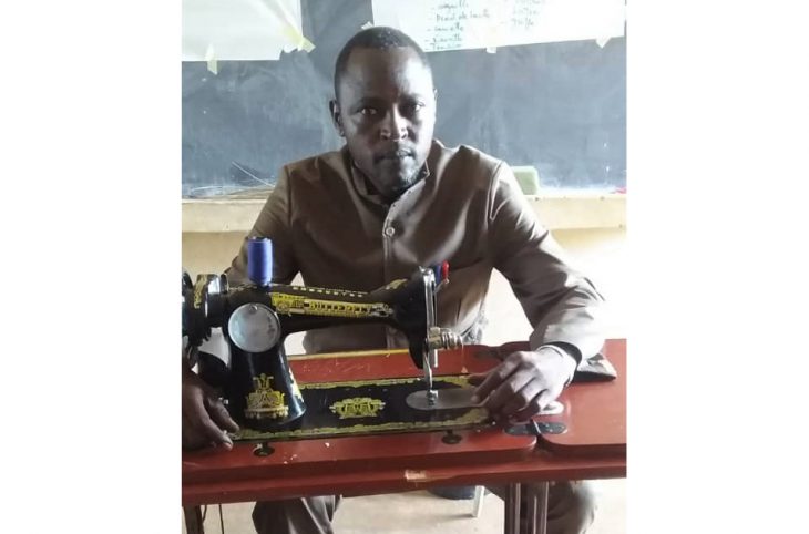 Portrait de Mamane Oumarou, jeune couturier de Dakoro