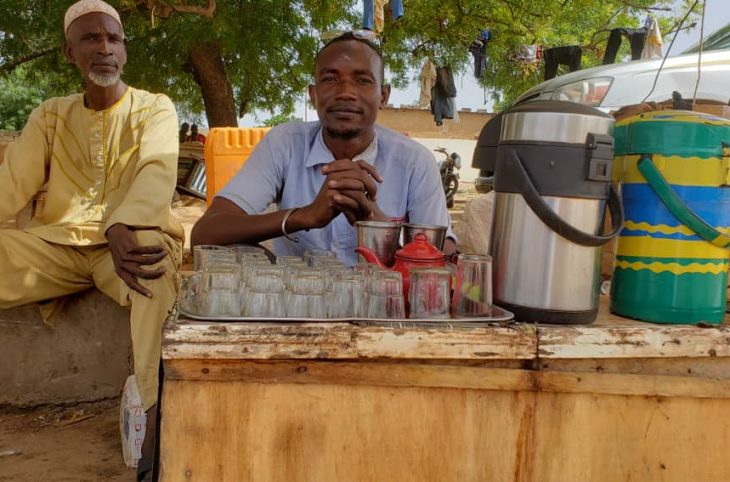 Abdoulaye Alhassane, un ancien exondant qui vend du thé vert à Dosso