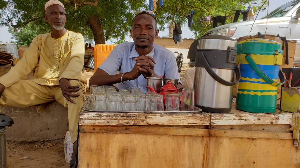 Abdoulaye Alhassane, un ancien exondant qui vend du thé vert à Dosso