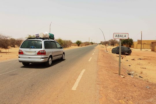 Des menaces de groupes armés non étatiques ont poussé les populations du village de Tigzefane à fuir leur localité.