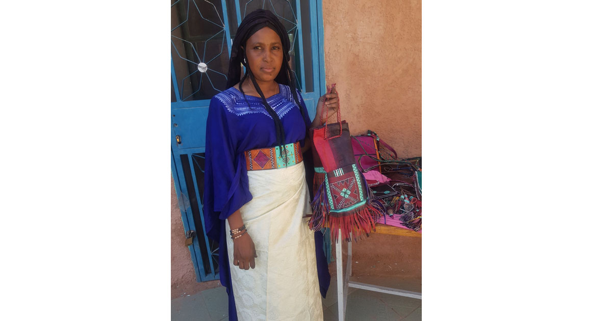 Portrait d’Azara, une  jeune femme qui forme les filles d’Agadez  aux métiers de  l’artisanat