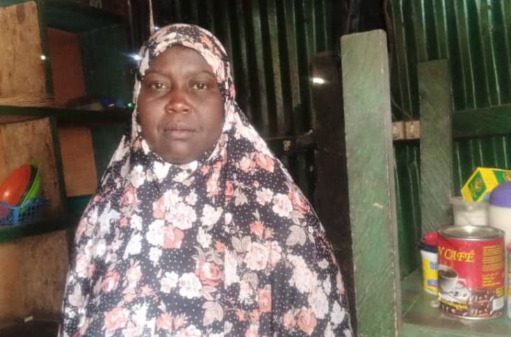 Portrait d’une femme vendeuse de thé et café à Dosso