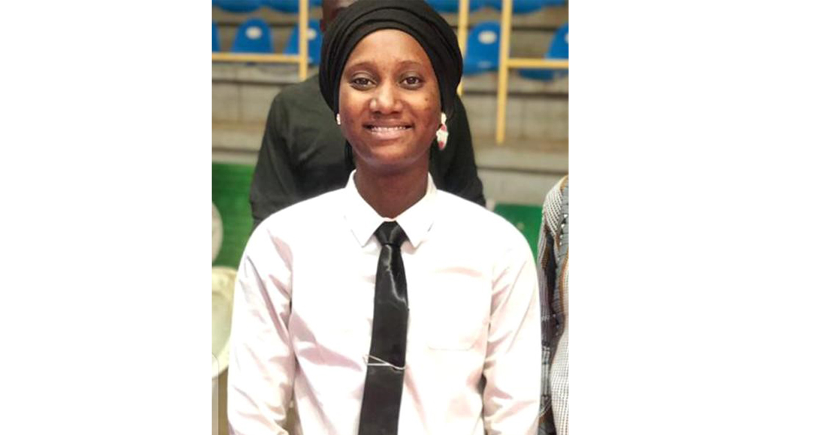 À la découverte d’Amina Salifou Habou, pharmacienne, arbitre de foot féminin et couturière