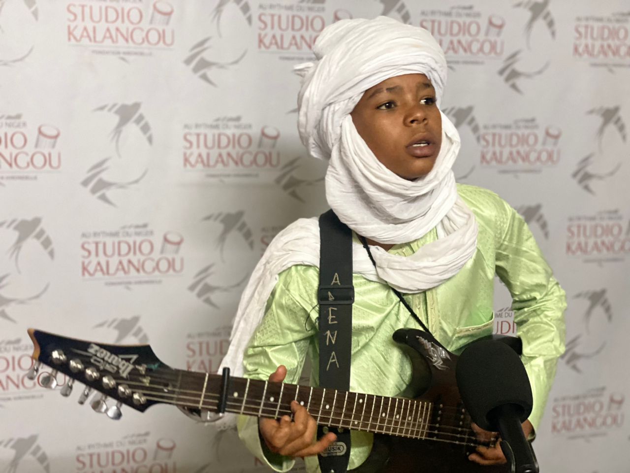 A la découverte de Ady Bibi Mohamed, âgé de 13 ans chanteur et guitariste