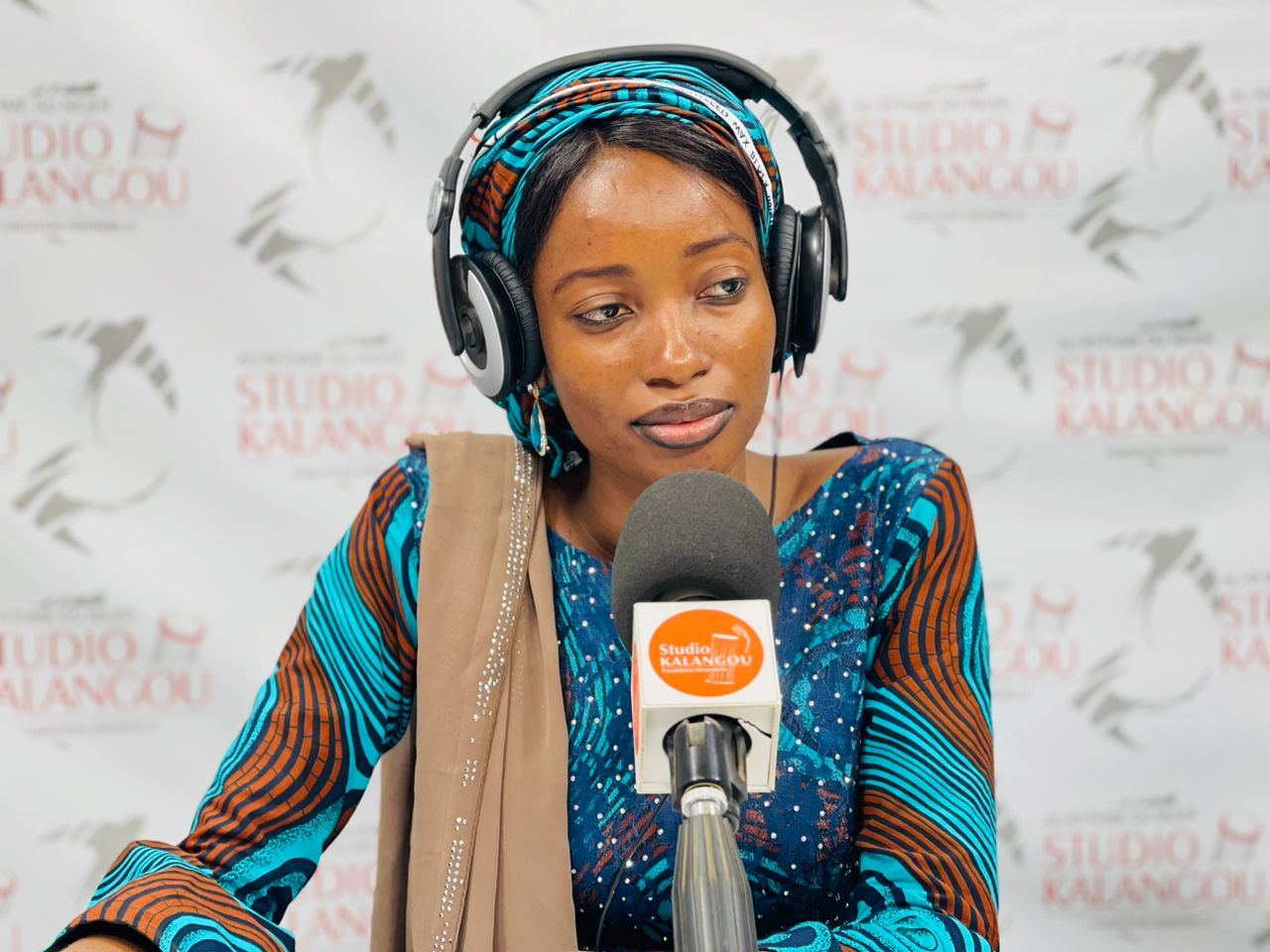 Samira Amadou Rouafi, jeune journaliste au Studio Kalangou