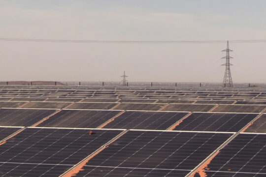 Vue des panneaux photovoltaïques de la centrale solaire de Gorou Banda, Niamey le 22 décembre 2022 / Crédit photo : Faride Boureima / Studio Kalangou