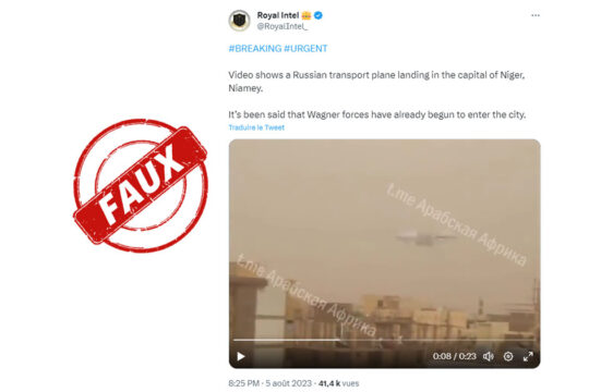 Capture d'écran d'un compte Twitter ayant partagé la vidéo stipulant montrer un avion russe attérissant à Niamey.