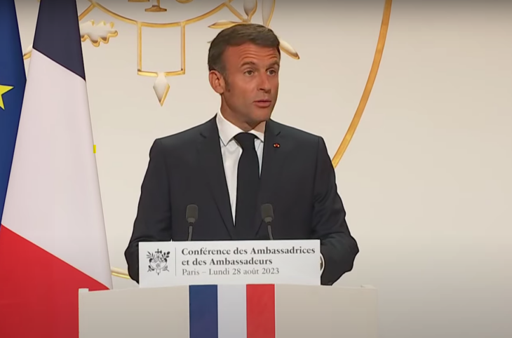 Emmanuel Macron maintient que l’ambassadeur de France au Niger restera à Niamey