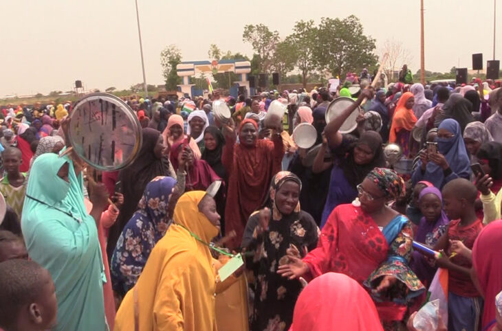 Niamey: des femmes manifestent contre la présence militaire française