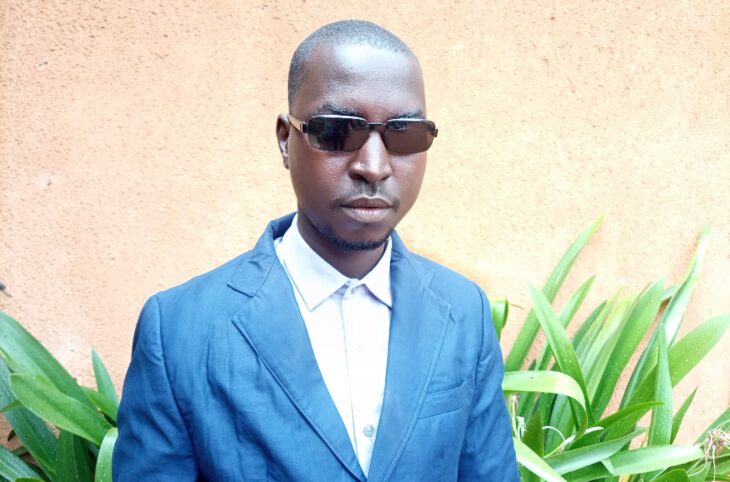 Portrait de Younoussa Maman Kadadé, un enseignant non voyant