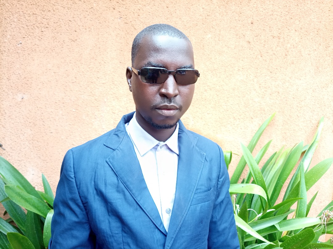 Portrait de Younoussa Maman Kadadé, un enseignant non voyant