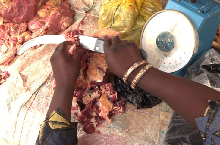 Le quotidien d'une femme qui pratique la boucherie à Konni