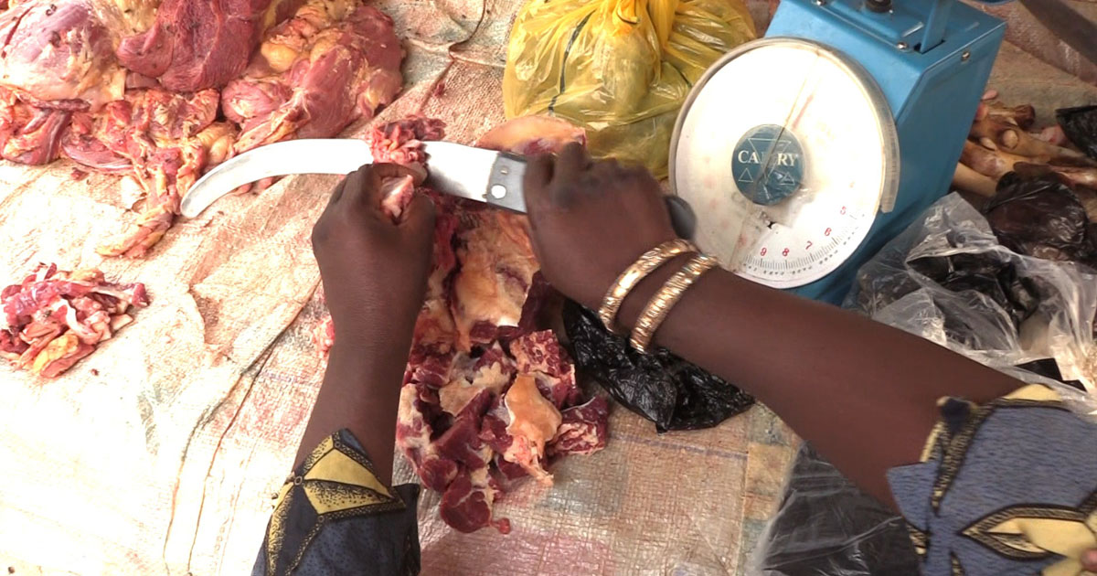 Le quotidien d’une femme qui pratique la boucherie à Konni