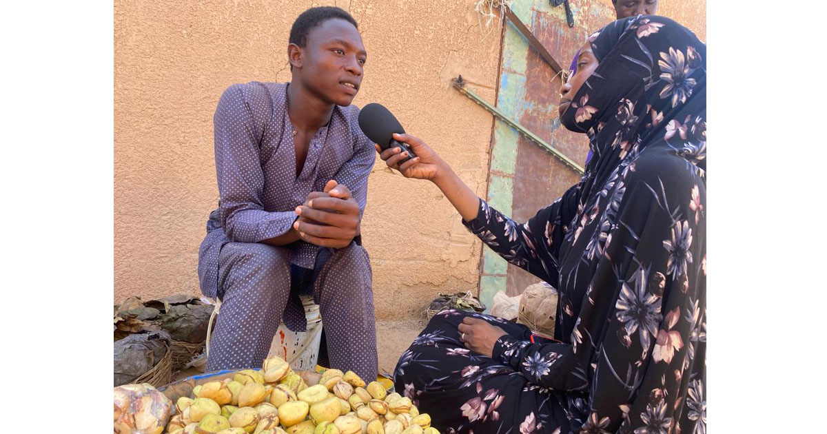 Portrait de  Mahamadou Yassir un jeune revendeur de cola