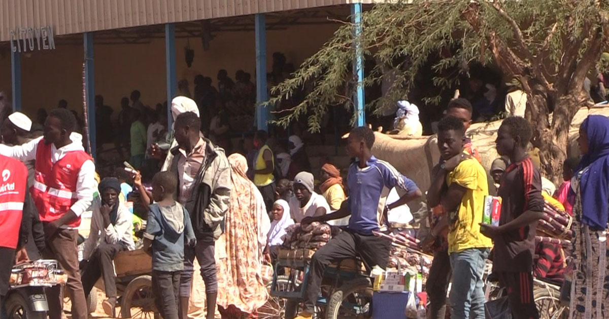 Le petit commerce à Agadez, autour du Sabre National