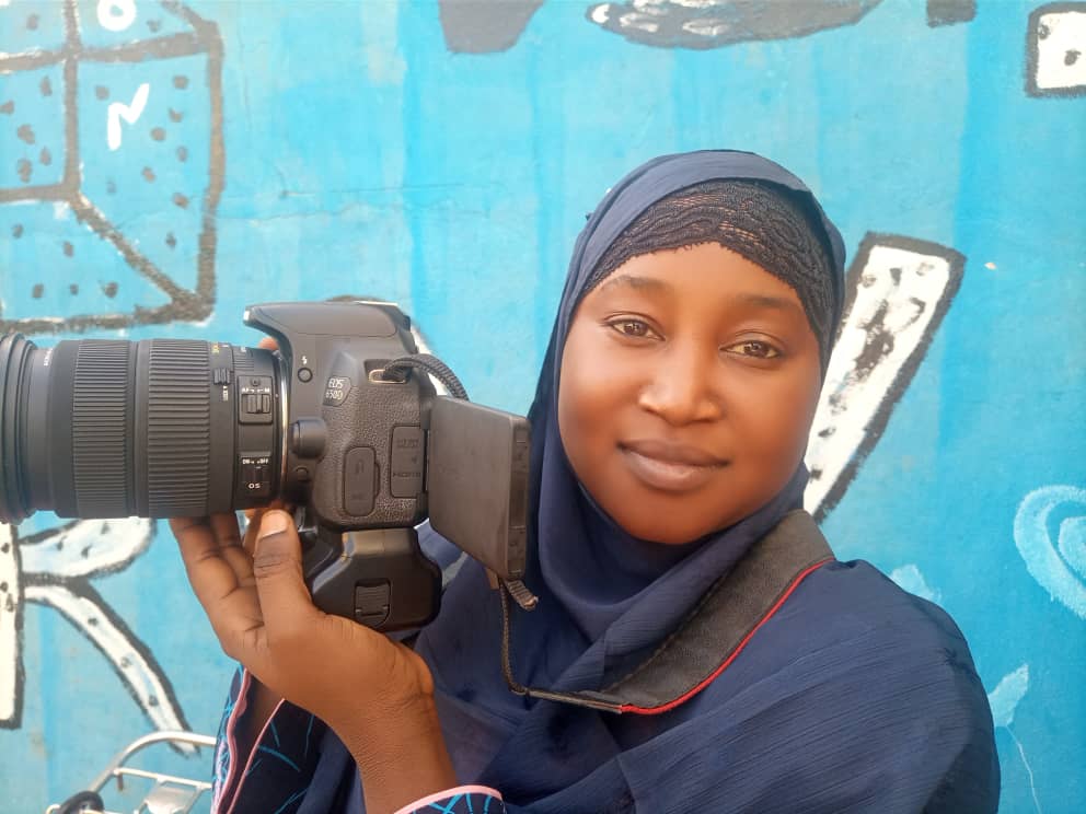 Le portrait de Balkissa Ibrahima, une jeune journaliste sportive