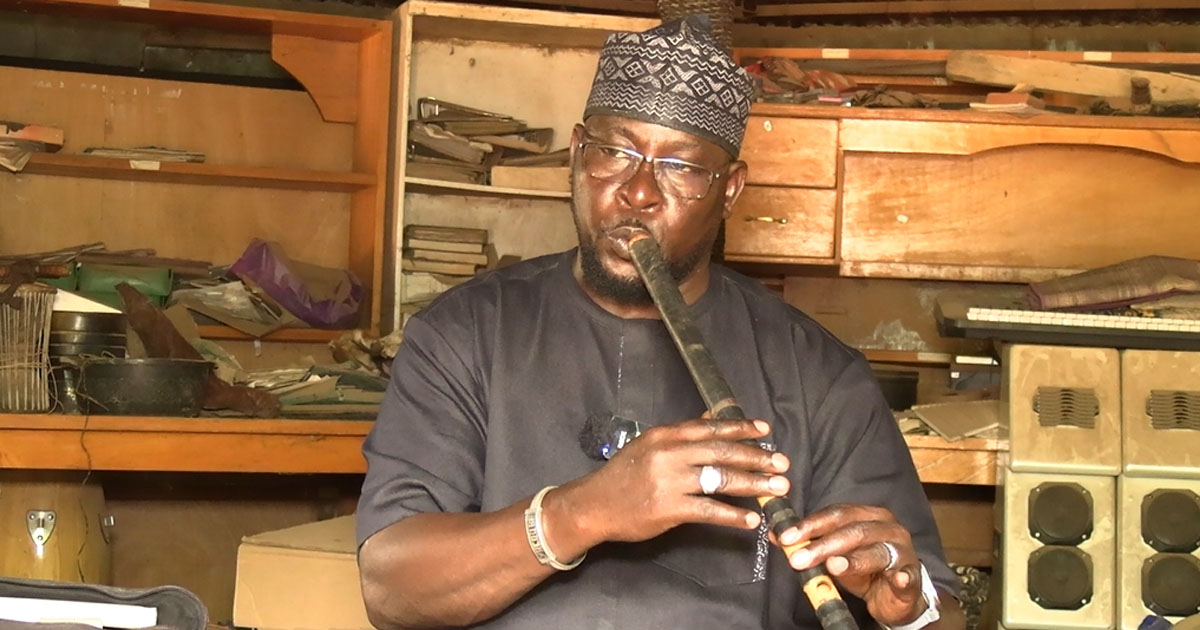 Le flutiste Denké Denké et son parcours musical exceptionnel