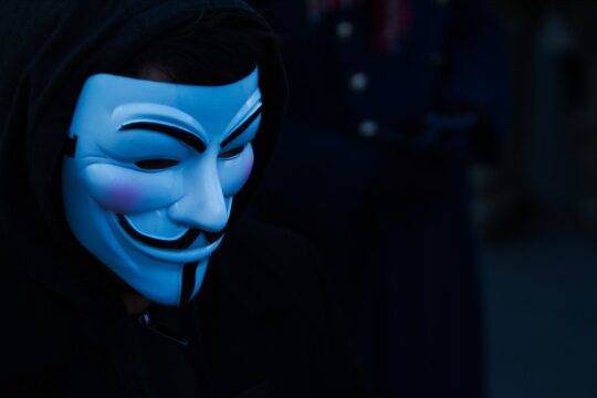 Anonymous accuse Elon Musk d'abus de pouvoir et menace de représailles - Photo par Barry Edwards - Source : flickr.fr - CC BY 2.0