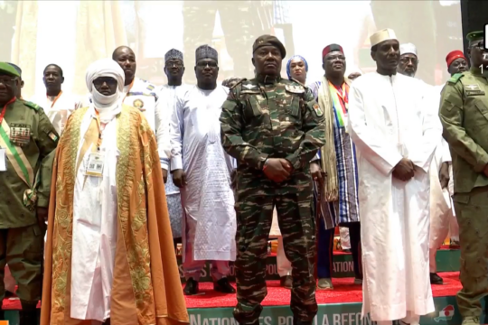 Photo de famille à l’ouverture des Assises Nationales du Niger au Centre International de Conférence Mahatma Gandhi – Niamey, le 15 février 2025. Cette photo est une capture d’écran de la Radio Télévision du Niger (RTN).