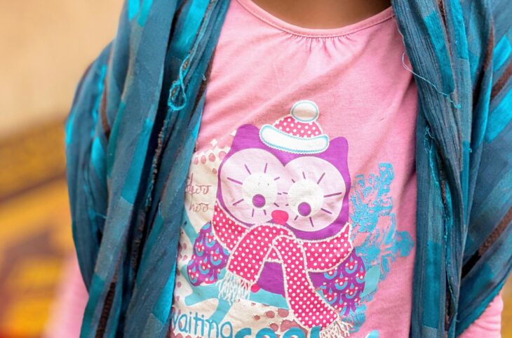 Vivre avec la trisomie 21 : le quotidien de Noussayba, 9 ans
