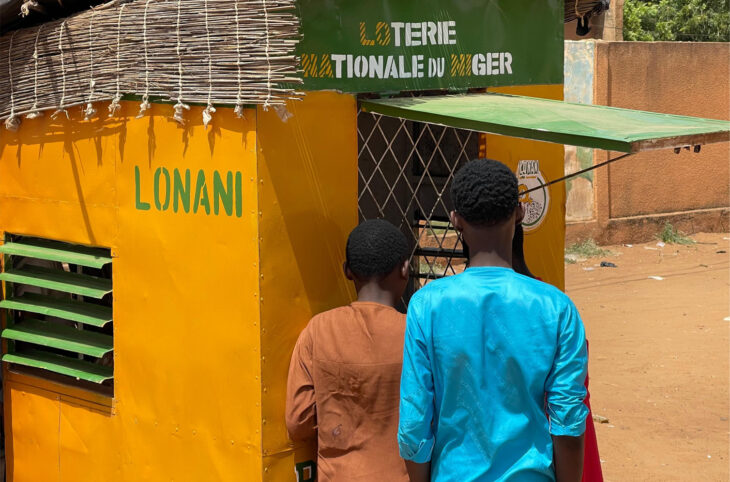 À Niamey, les jeunes et les femmes séduits par les jeux de hasard