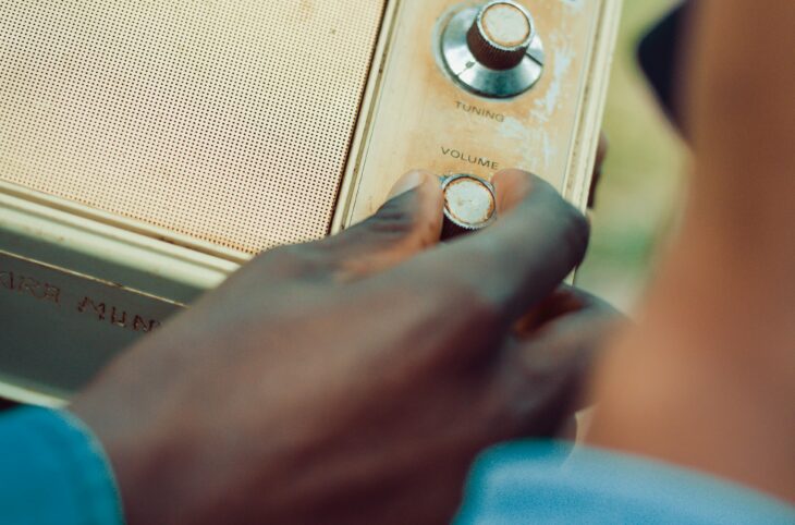 Comment les radios communautaires travaillent-elles dans un contexte de désinformation ?