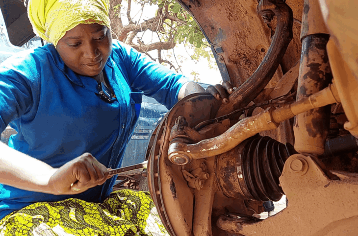 Sahel: Mécaniciennes parmi les hommes