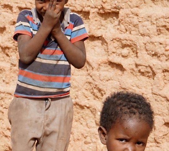 La pauvreté et l’absence de scolarisation sont la cause du travail des enfants