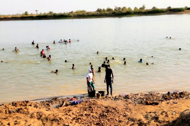 A Gaya, malgré les risques les jeunes continuent de se baigner au fleuvee