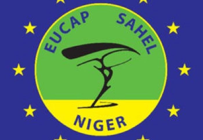 Niamey / Eucap sahel Niger remet des exemplaires du code pénal et du code procédural au Ministère de la justice