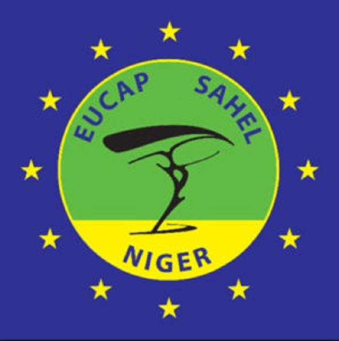 Niamey / Eucap sahel Niger remet des exemplaires du code pénal et du code procédural au Ministère de la justice