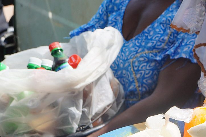 Le magazine du 14/05/2019-Le petit commerce de boissons à base des produits locaux fait d’une villageoise une femme autonome.