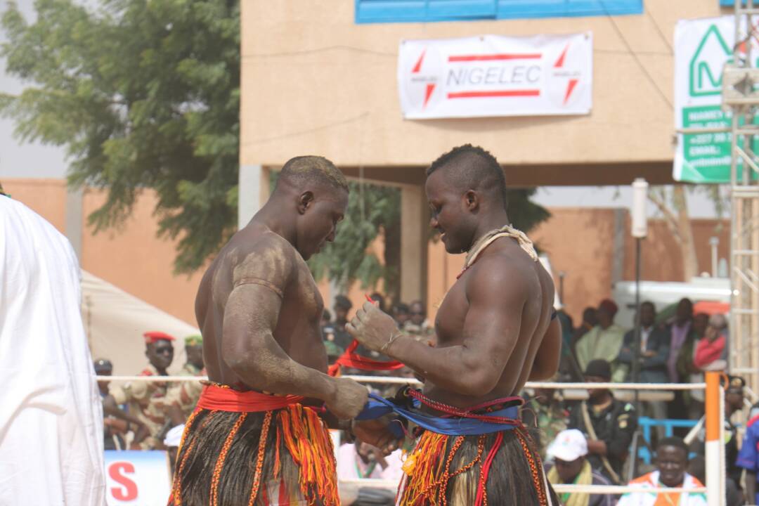 Niger/Lutte traditionnelle : Tassiou Sani de l’écurie de Zinder sacré champion des arènes du Niger.