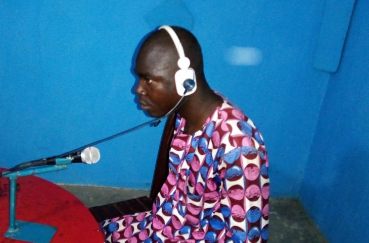 Abdoul Aziz Mouhamadou, animateur radio malgré son handicap visuel