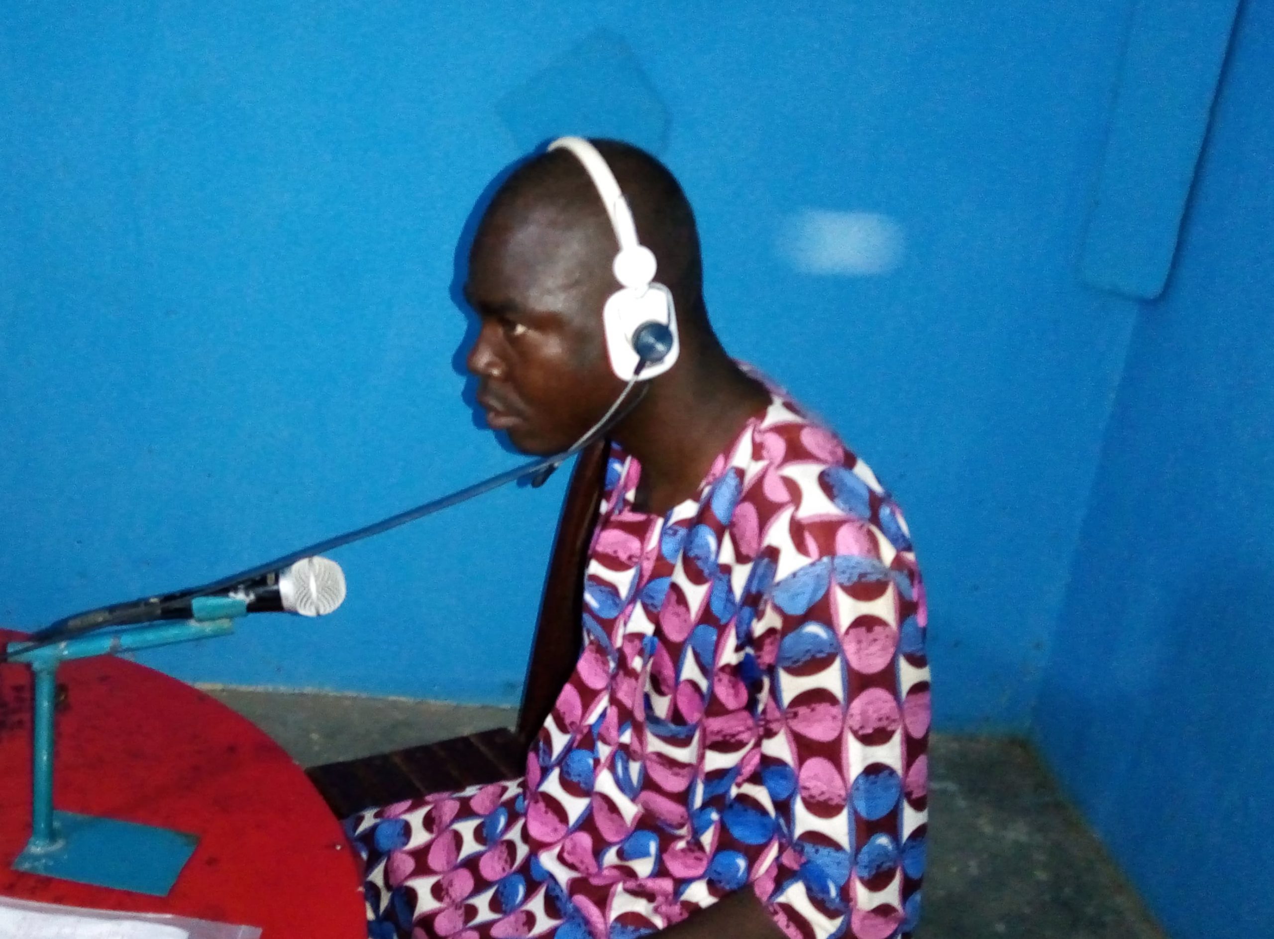 Abdoul Aziz Mouhamadou, animateur radio malgré son handicap visuel
