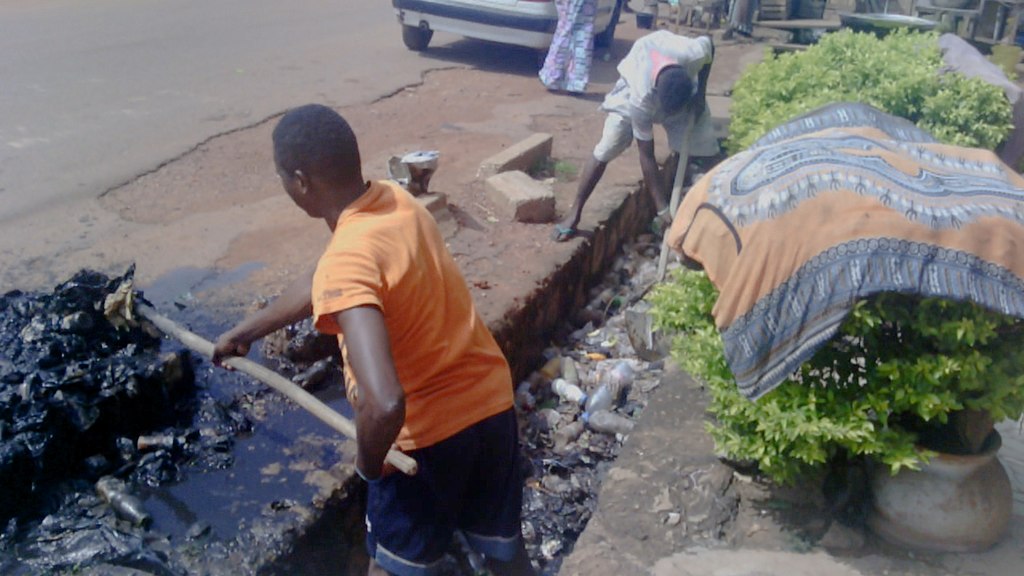 Agadez / Curage des caniveaux pour prévenir les inondations